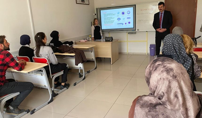 Ulaş'ta okullarda görevli personele hijyen eğitimi verildi