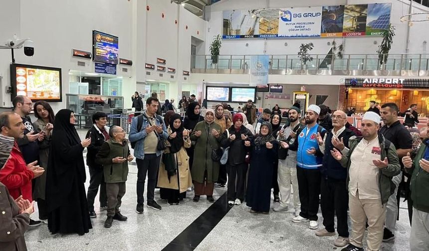 Sivas Hayırseverleri destek oldu, umre hayali gerçekleşti
