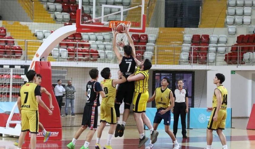 Sivas’ta Amatör Spor Haftası hentbol ve basketbol maçlarıyla devam etti