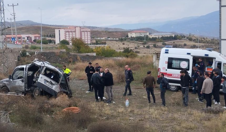 Sivas'ta feci kaza! 1 ölü, 4 yaralı