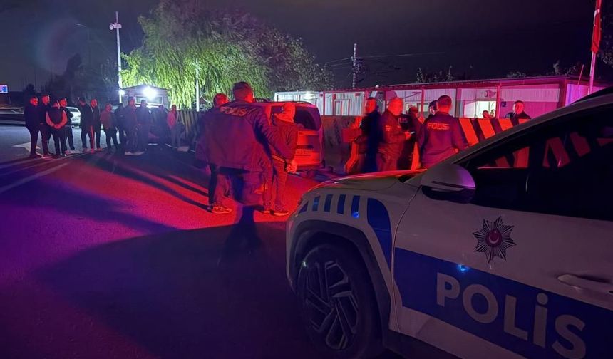 Asker uğurlamasında havaya ateş ederken kendini bacağından vurdu