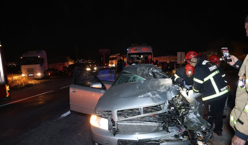 Feci Kaza! Otomobil Tıra Arkadan Çarptı 2 Ölü