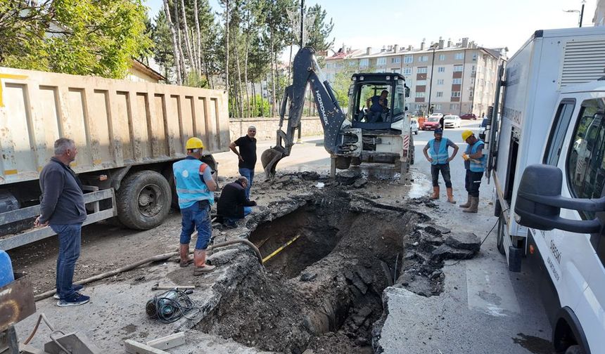 Sivas'ta 3 mahallede 11 saat su yok!