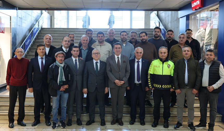 Vali Şimşek Süleyman Çanka Çarşısı esnafını dinledi
