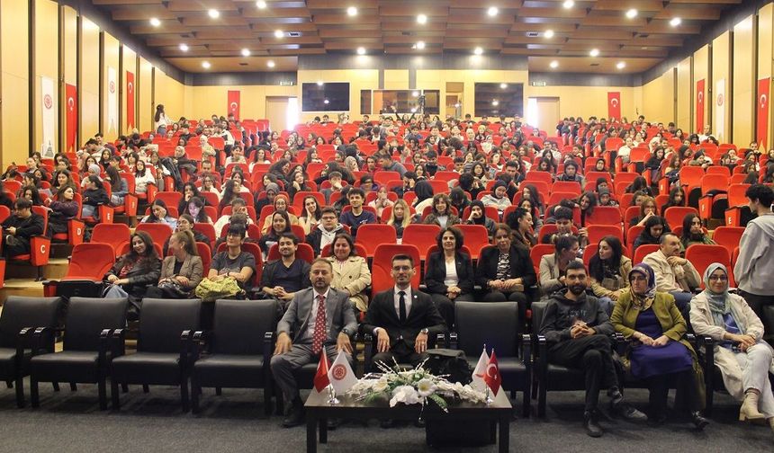 Sivas'ta Dijital Dünyanın Riskleri ve Hukuki Sonuçları Ele Alındı