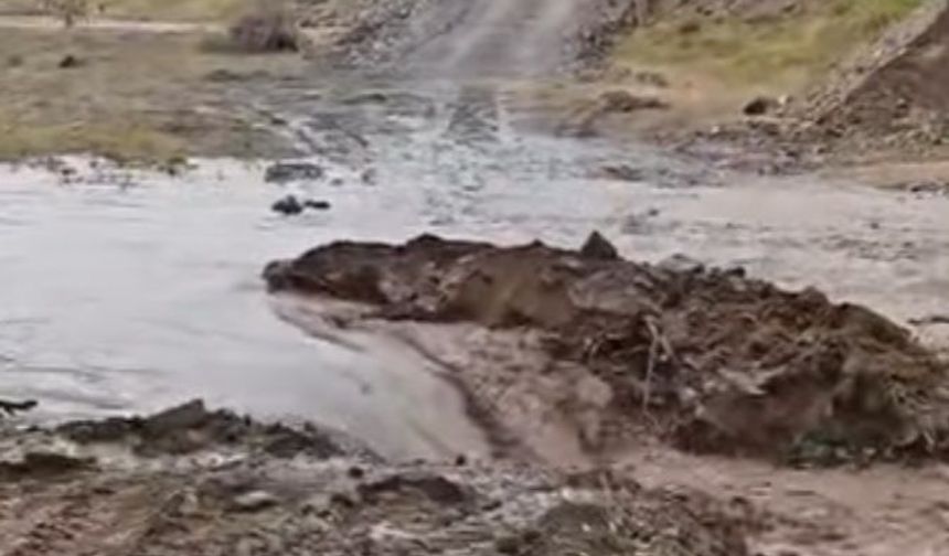 Şarkışla’da selin zarar verdiği yol kısa sürede onarıldı