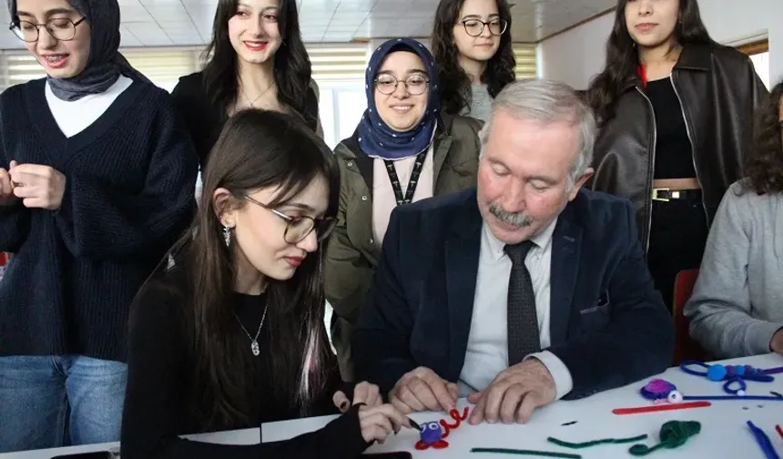 Sivas'ta Tıp Bayramı’nda Minik Kalpleri Isıtan Atölye