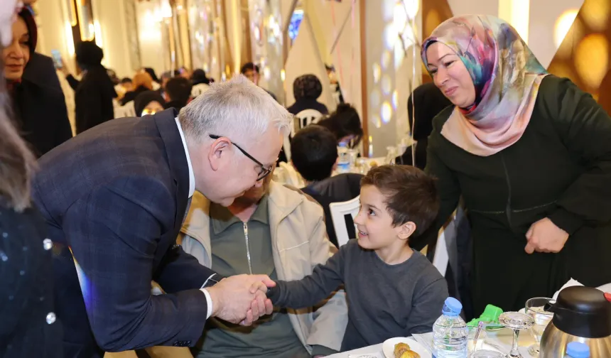 Sivas'ta Kalpleri Isıtan Buluşma! 500 Kişi Aynı Sofrada Baş Tacı Edildi!