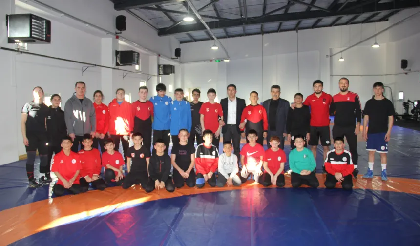 Şampiyonlar Unutulmadı! Sivas’ta Alkışlanan O Görüntüler!